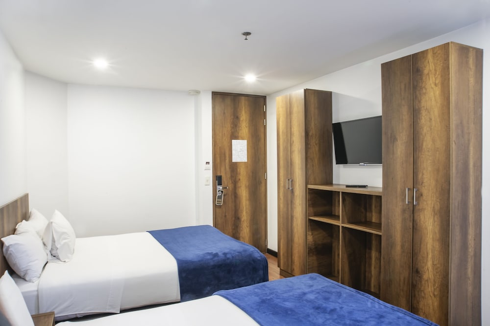 Hotel Black 30/72
