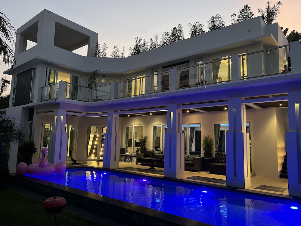 Villas In Pattaya 1/50