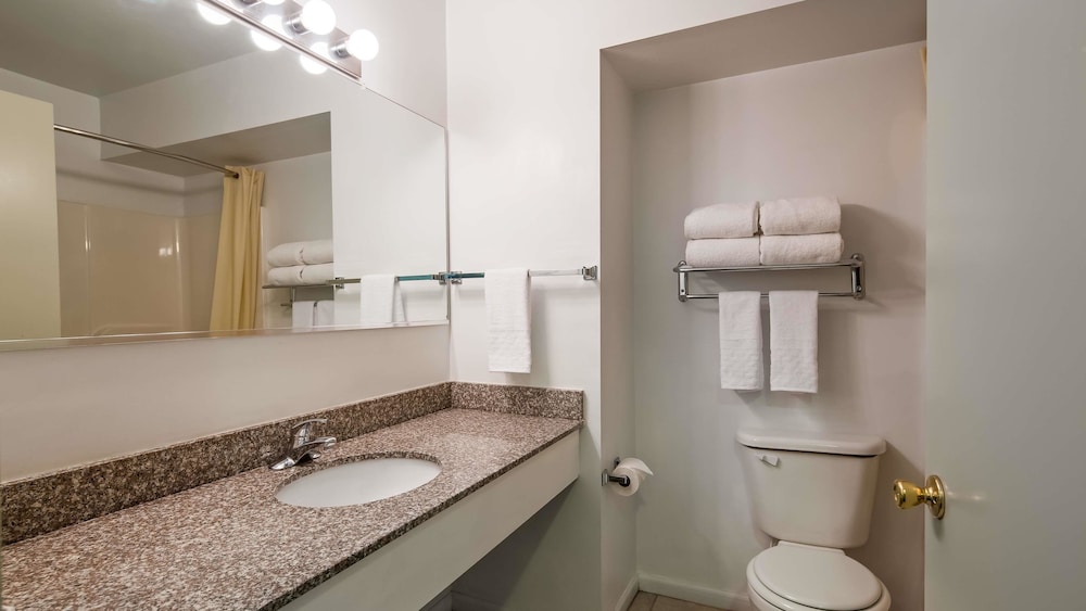 SureStay Plus by Best Western Berkeley Springs 15/38