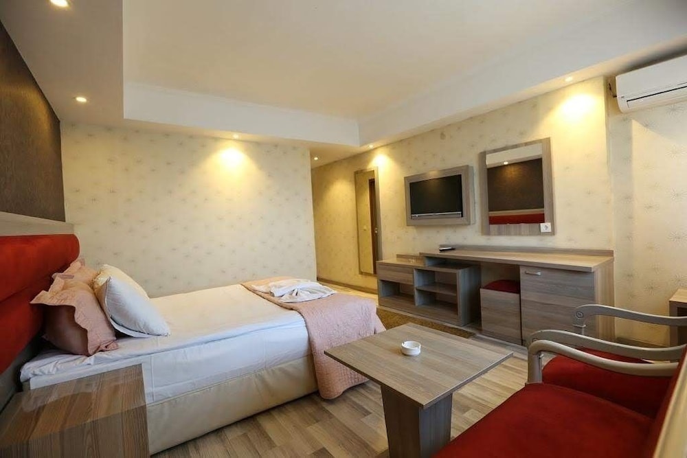Mora Hotel 3/24