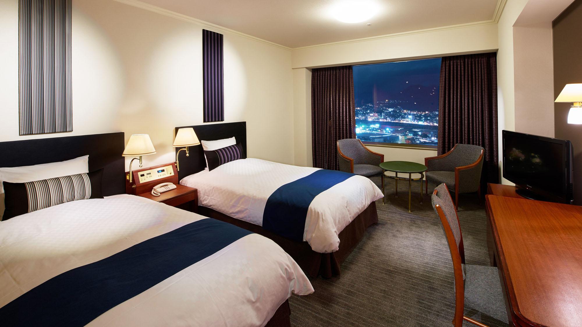 Superior, Twin Beds, Night View, Superior Floor