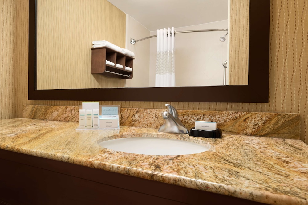 Hampton Inn Battle Creek 32/34