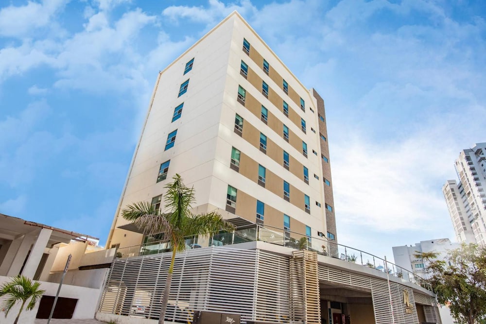 Av Inn Hotel 11/67
