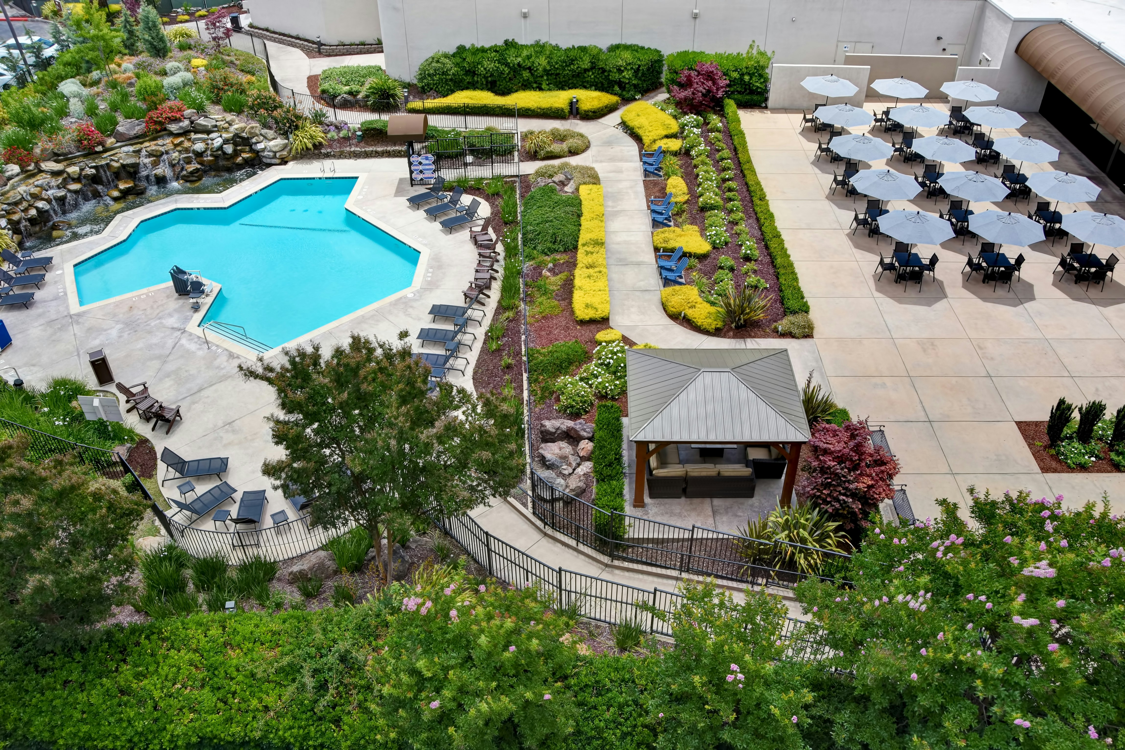 DoubleTree by Hilton Hotel Pleasanton at the Club 66/70
