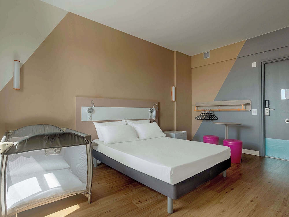 STANDARD, DOUBLE BED, ACCESSIBLE