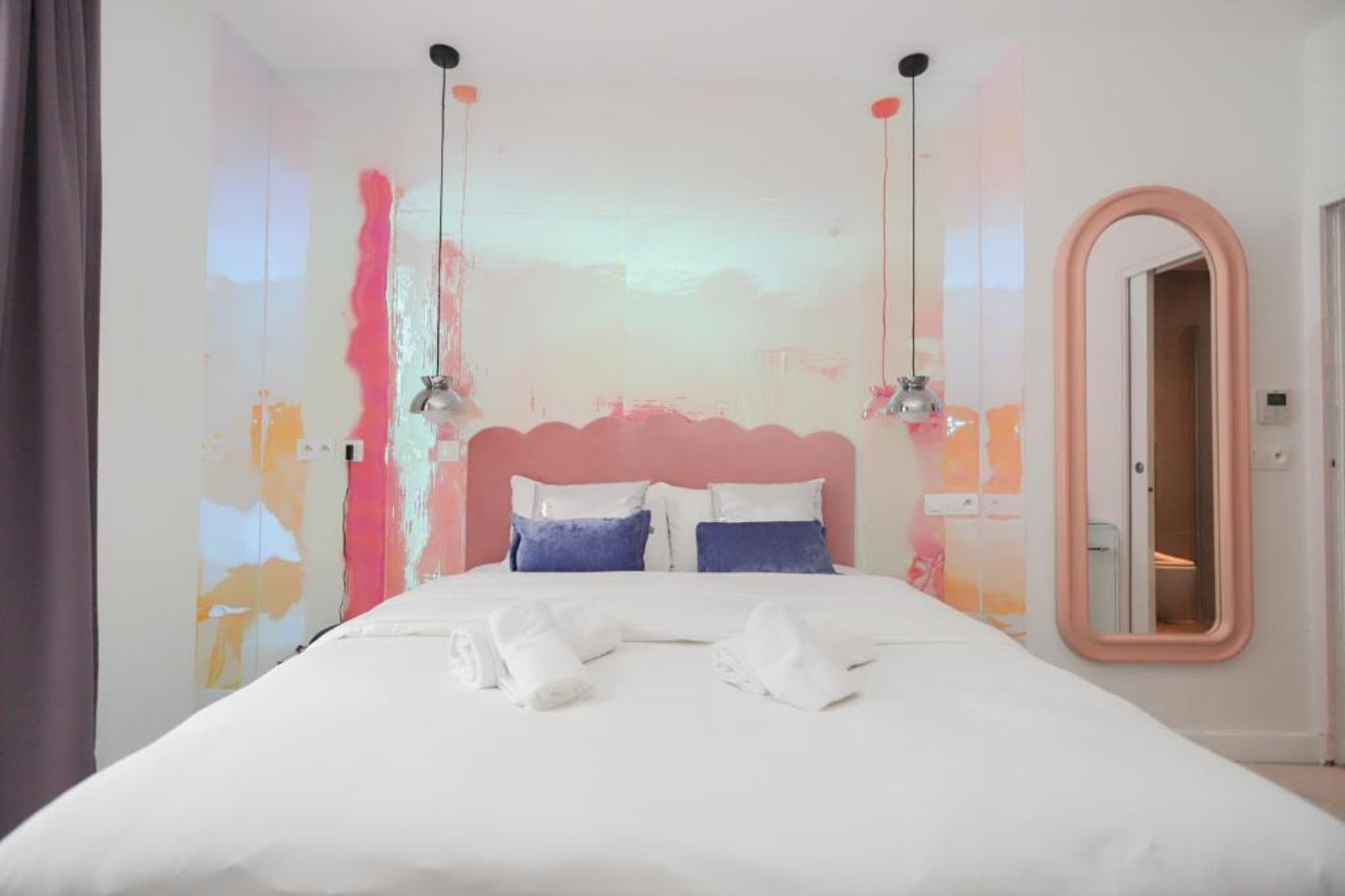 Room at Glam's Hotel, PARIS