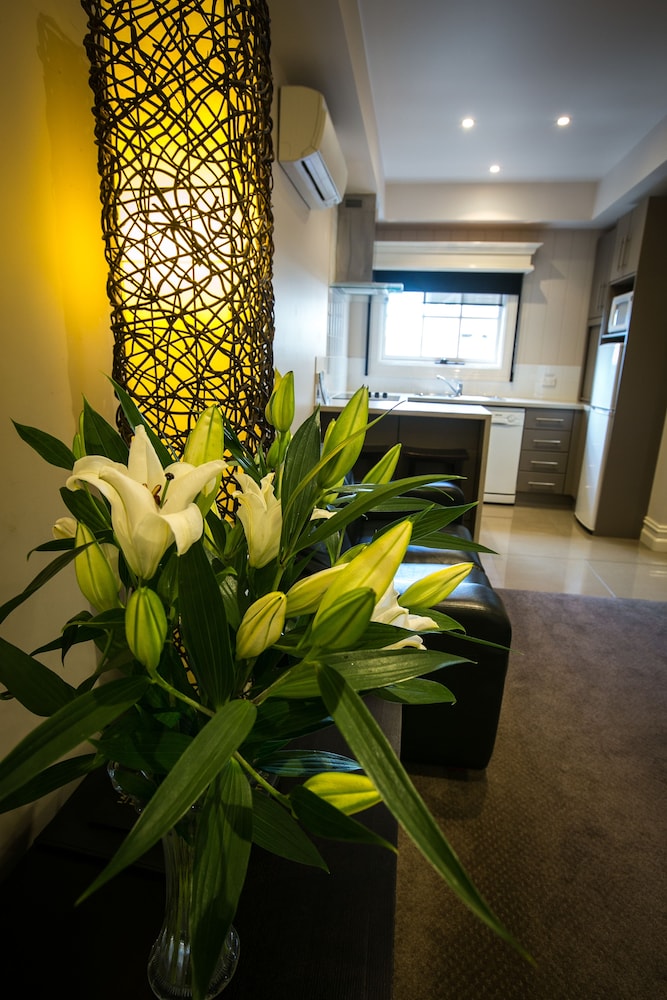 GALLERY APARTMENTS 4/38