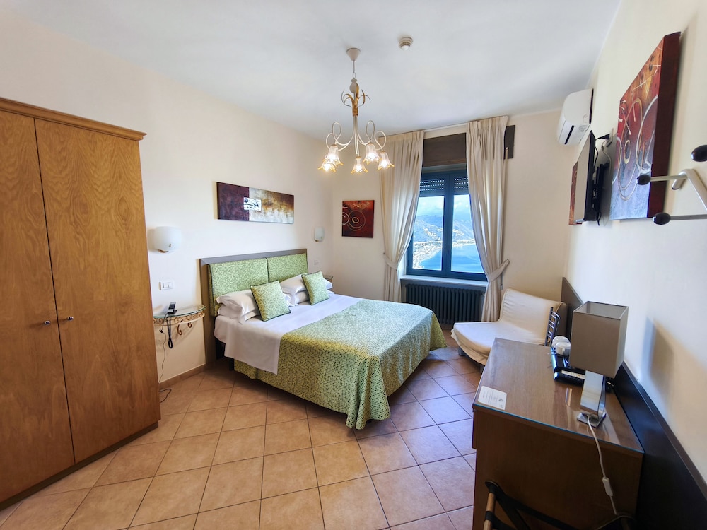 غرفة قياسية بسرير كوين بإطلالة على البحر، Hotel La Pensione Svizzera 10/10