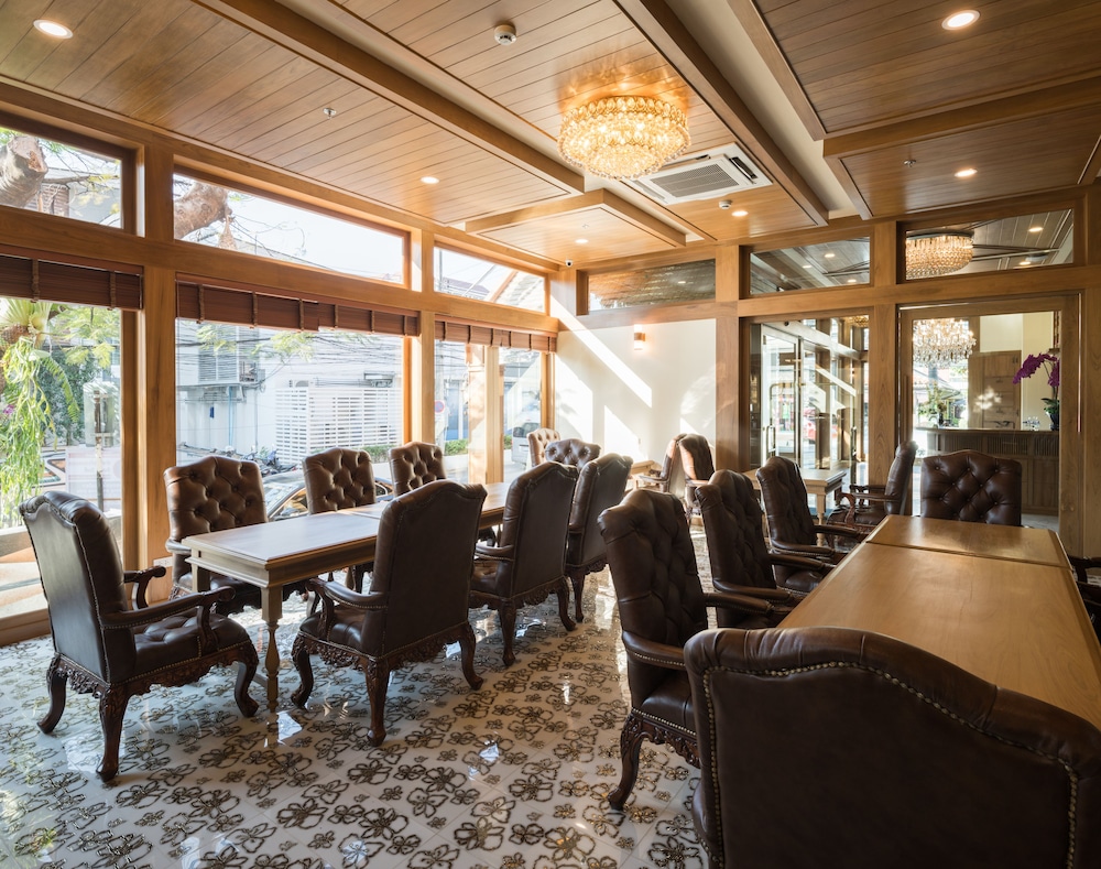 Peak Nimman Prestige Hotel 33/68