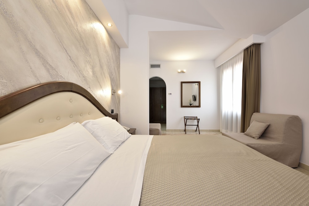 Nicoletta Hotel 10/69