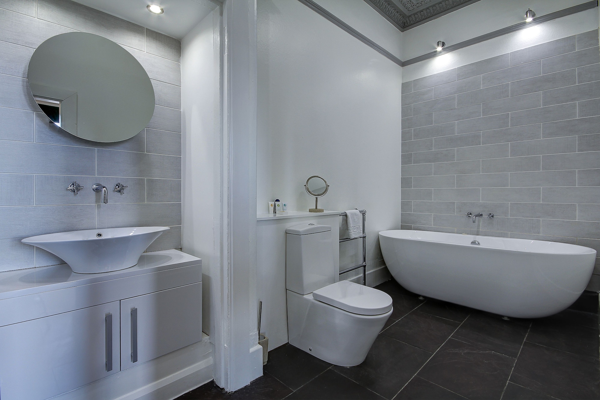 Deluxe, Suite, Double Bed, Sea View, Bayswell Hotel And Restaurant 3/3