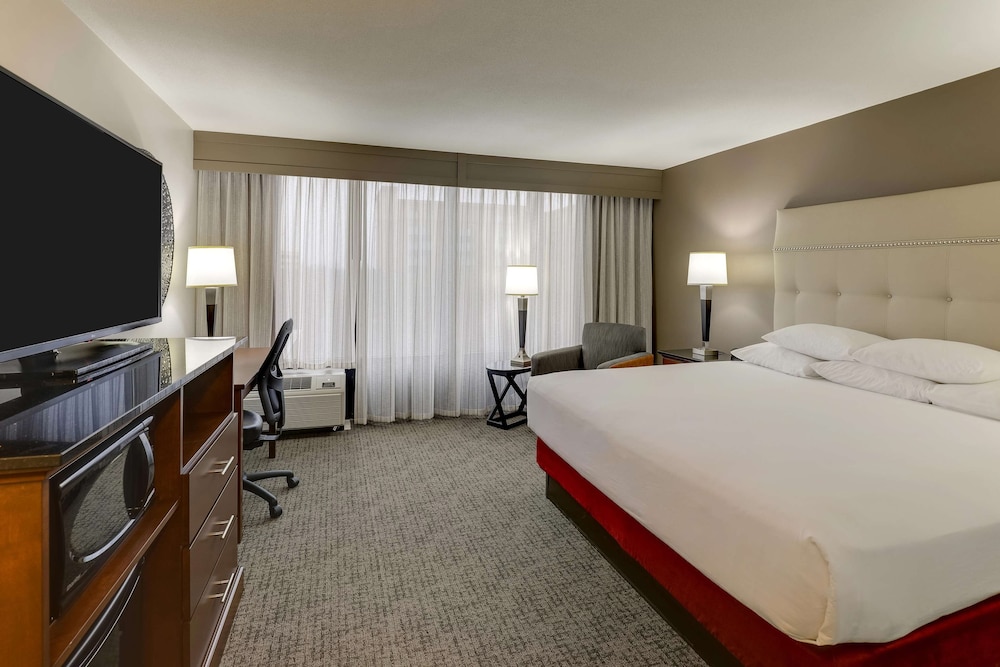 ROOM, KING BED
