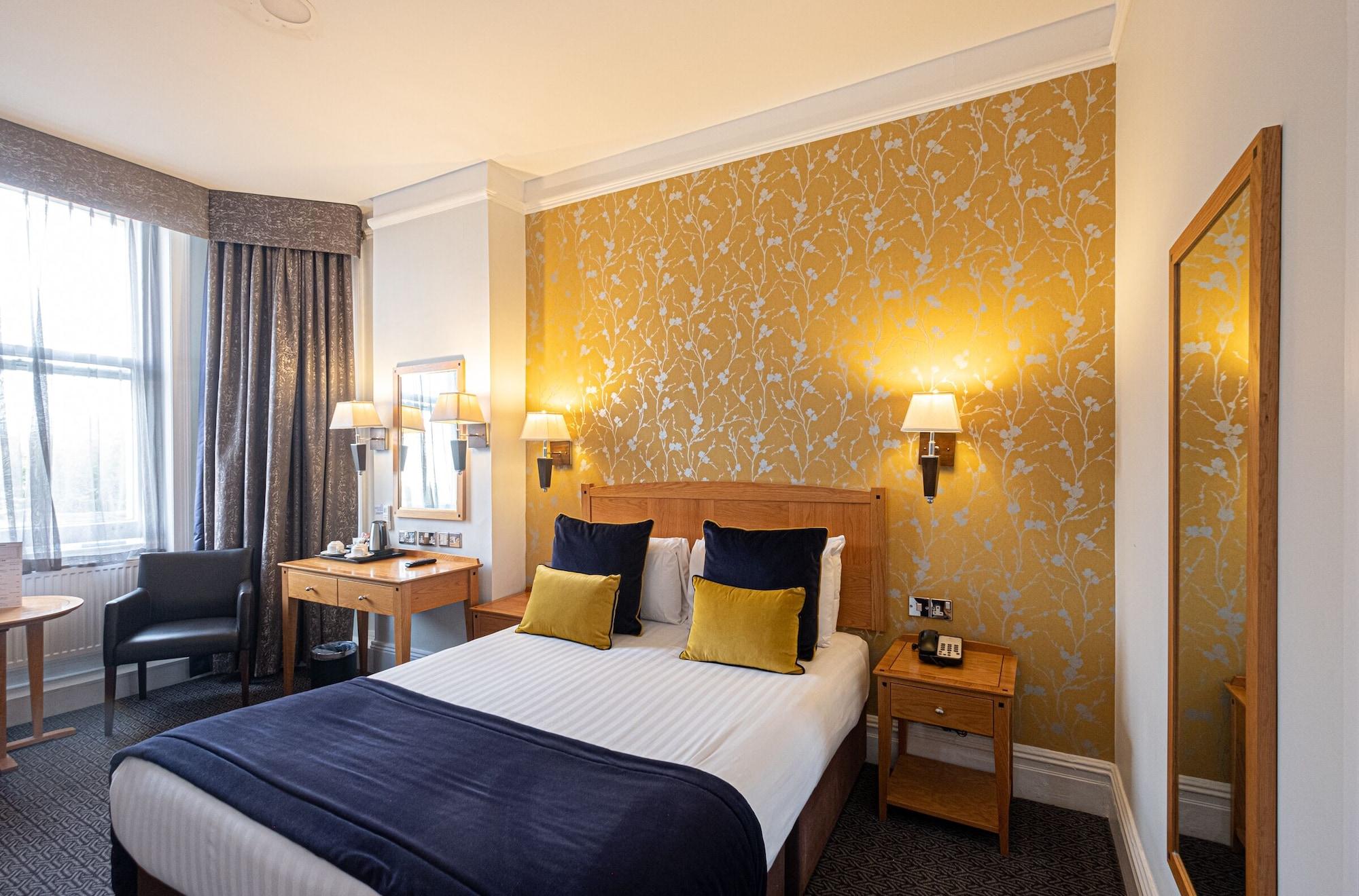 Room, Double or Twin Bed