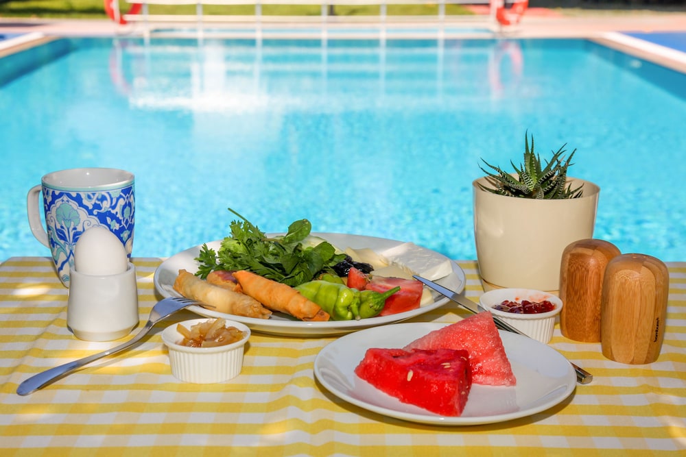 Dedeminn Garden Hotel 44/60