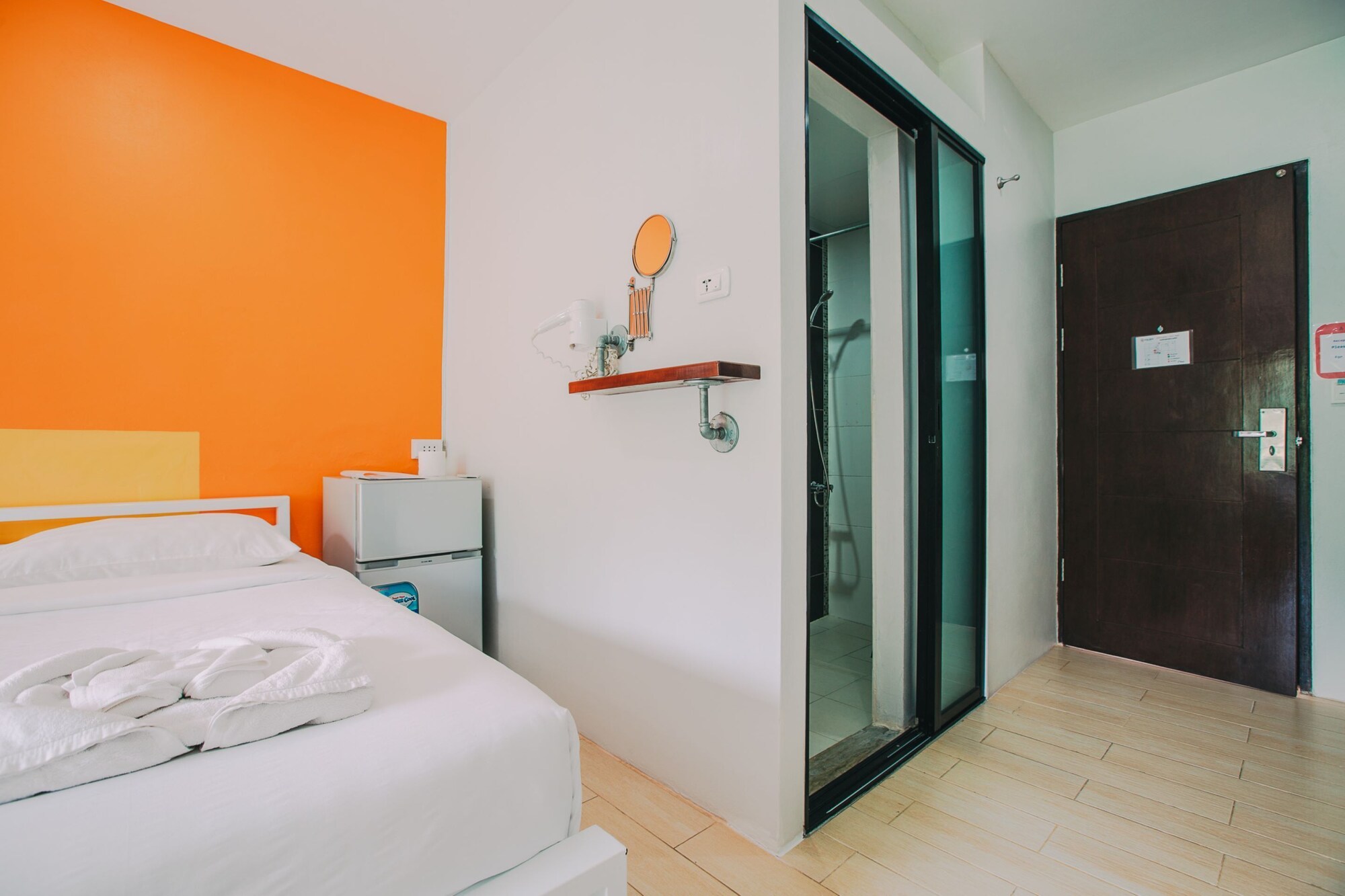 1 BEDROOM, DELUXE, TRIPLE