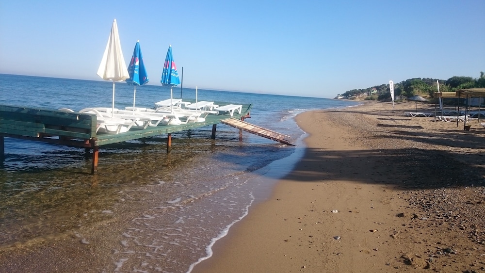 Troas Beach Hotel 33/59
