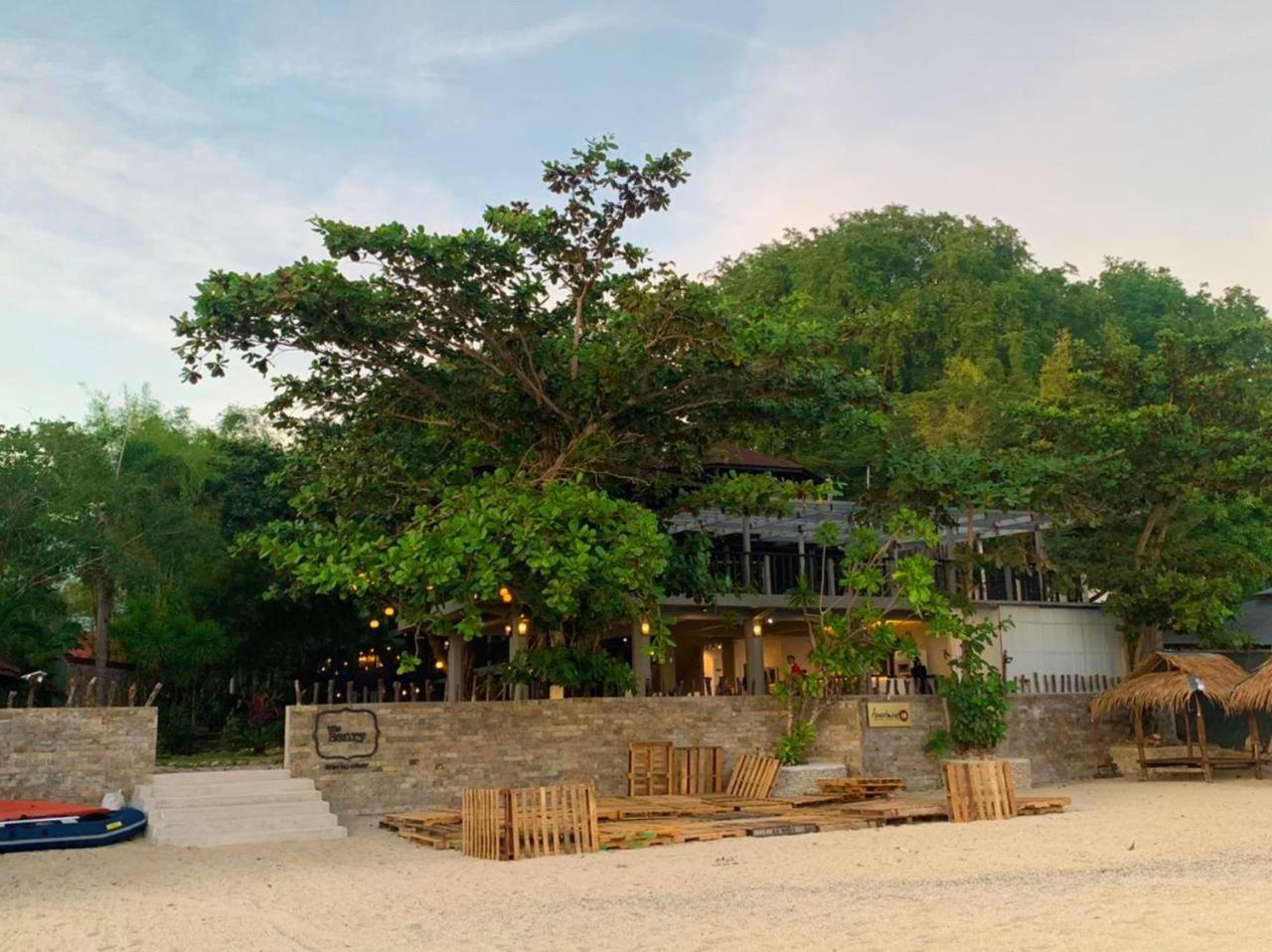The Henry Resort Taramindu Laiya 45/56