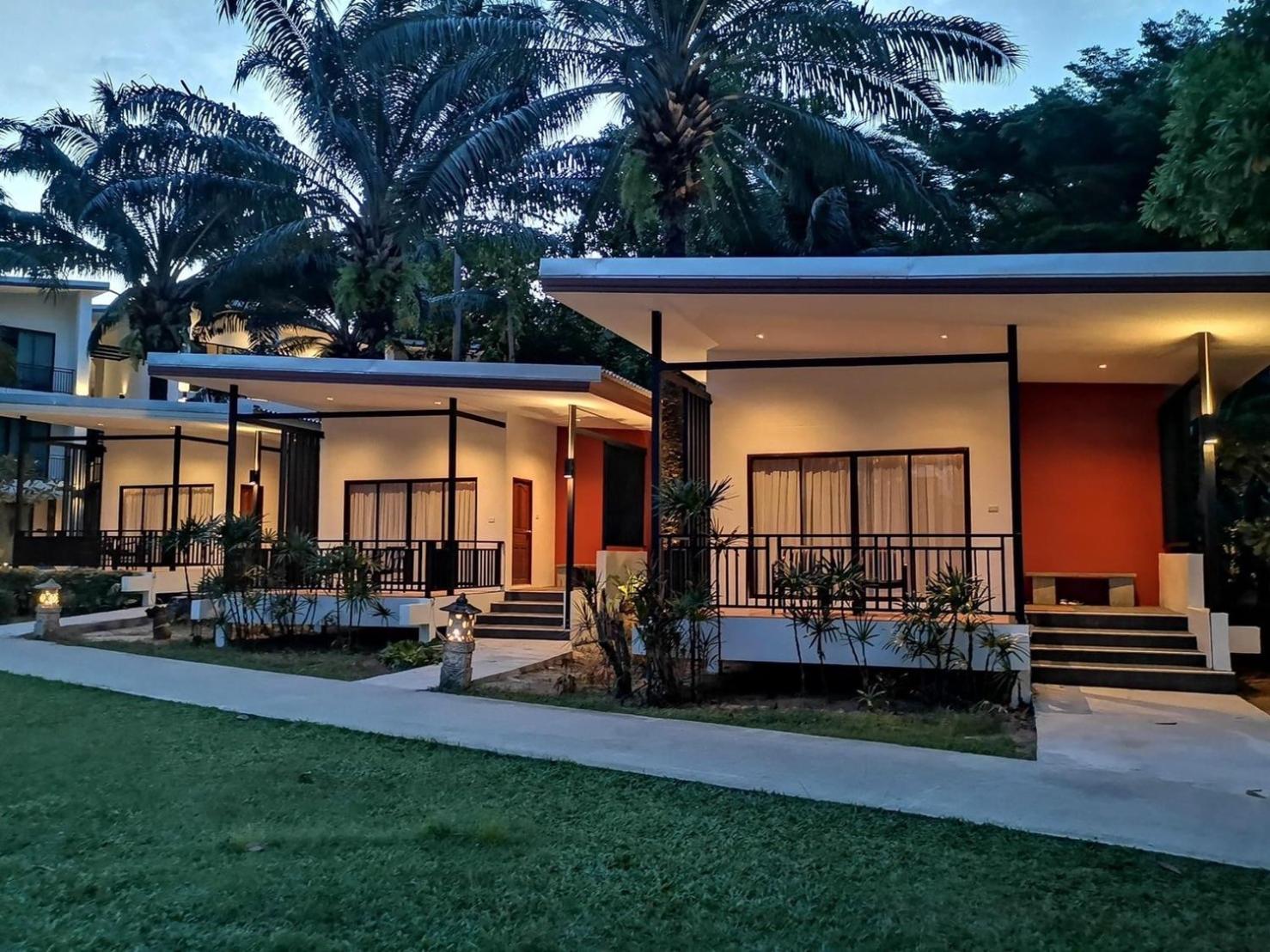 Prasarnsook Villa Beach Resort 5/50