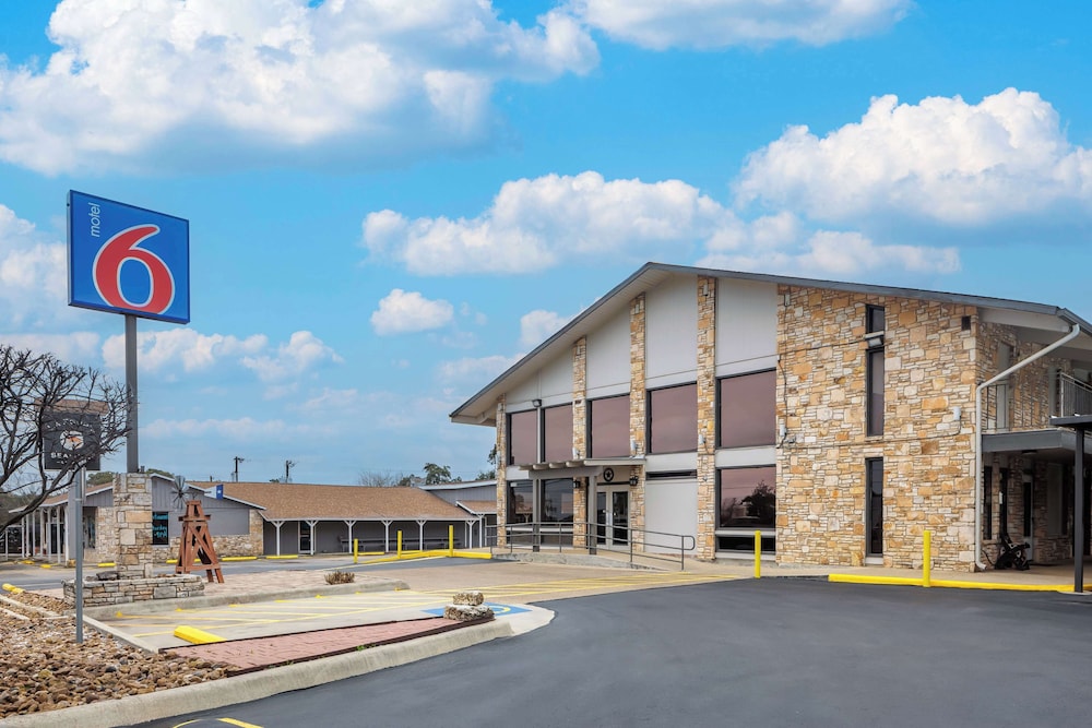 Motel6 Boerne, TX 51/60