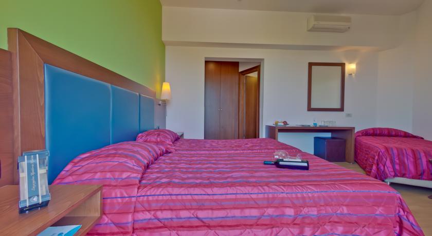 غرفة ثلاثية بإطلالة على البحر، Marin Hotel 2/5