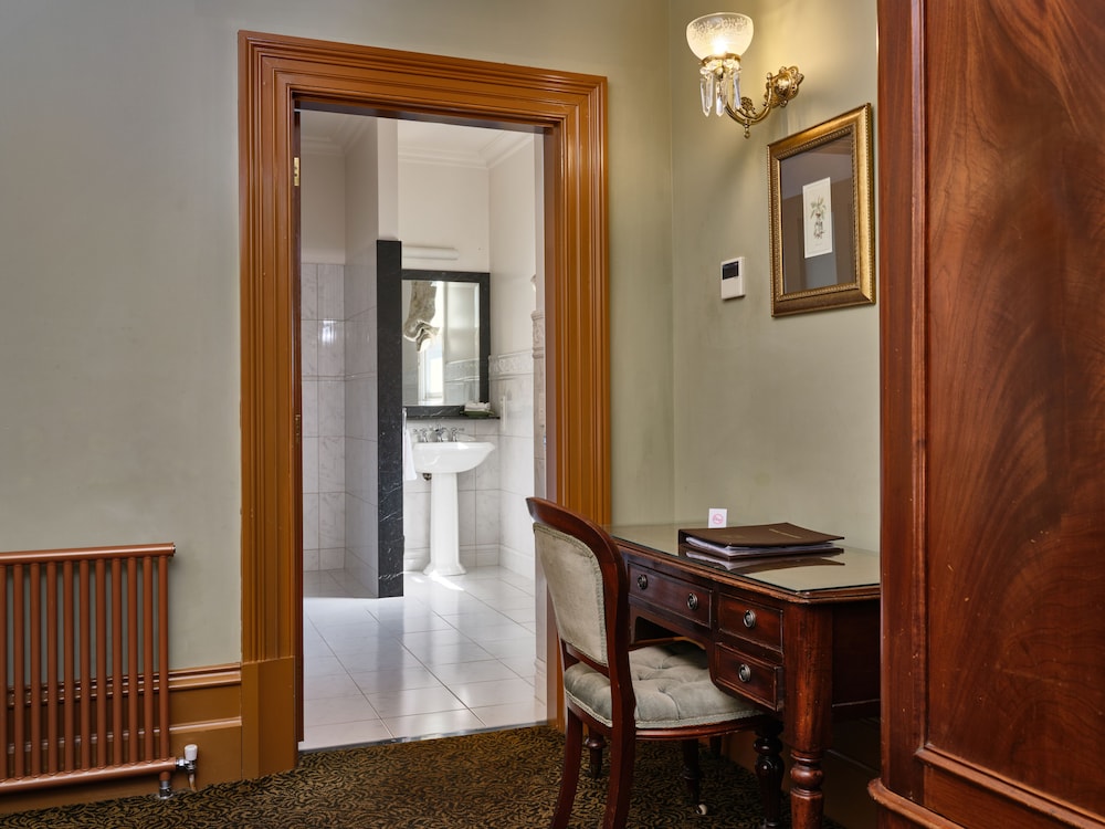 Craigs Royal Hotel 50/50