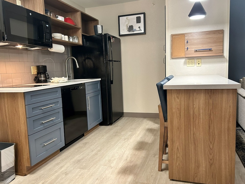 Candlewood Suites Fayetteville – University of Arkansas 8/63