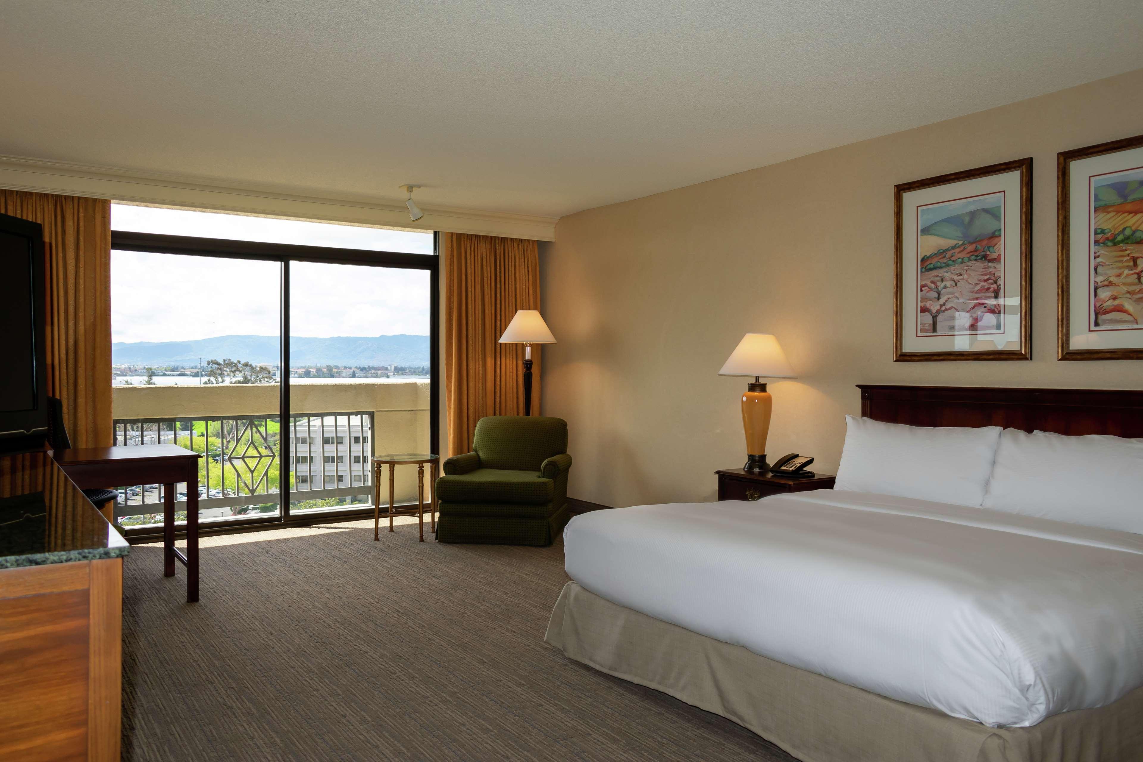 CLUB, KING BED, BALCONY, ACCESSIBLE