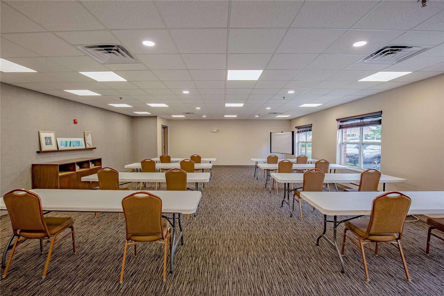 Country Inn & Suites by Radisson, Crystal Lake, IL 37/42