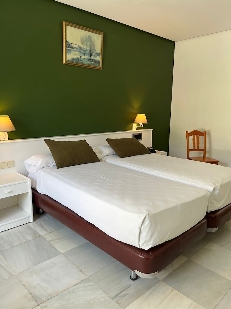 Standard, Twin Beds