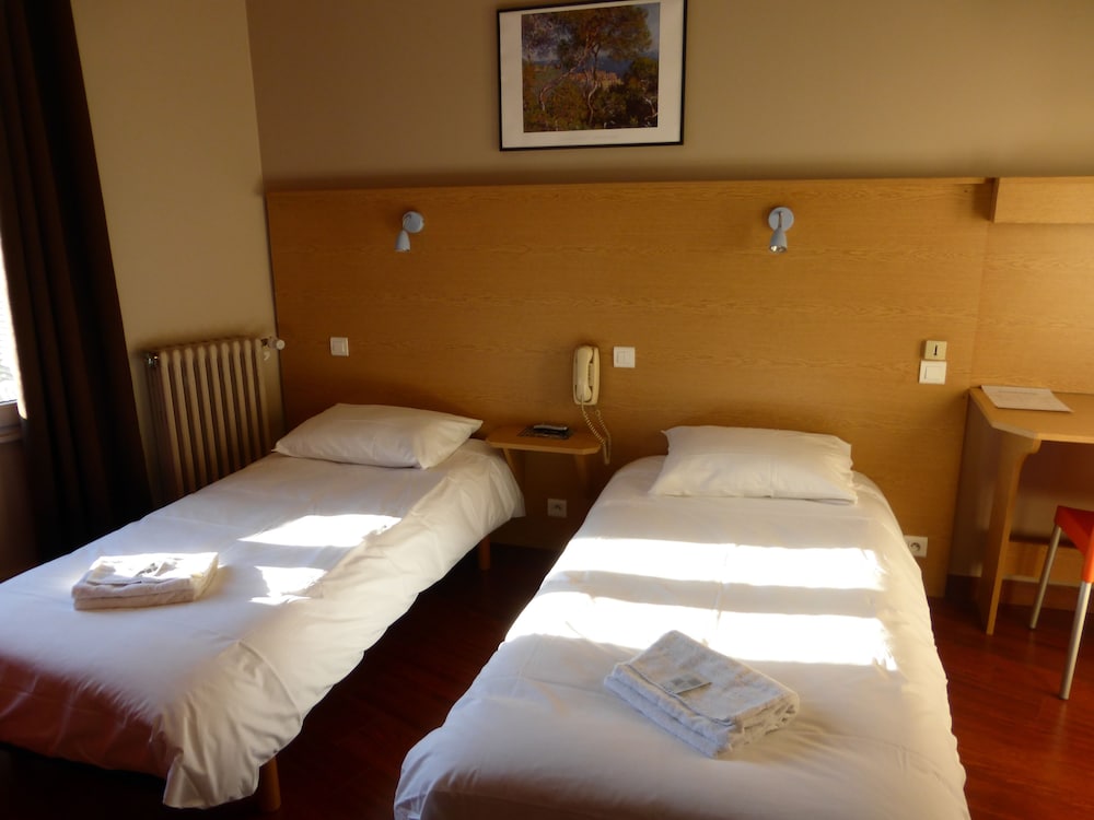 Abalone Hotel 12/46