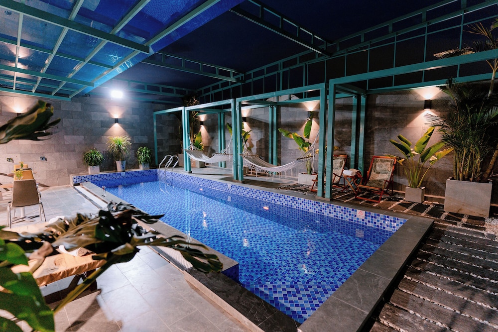 swimming pool spa