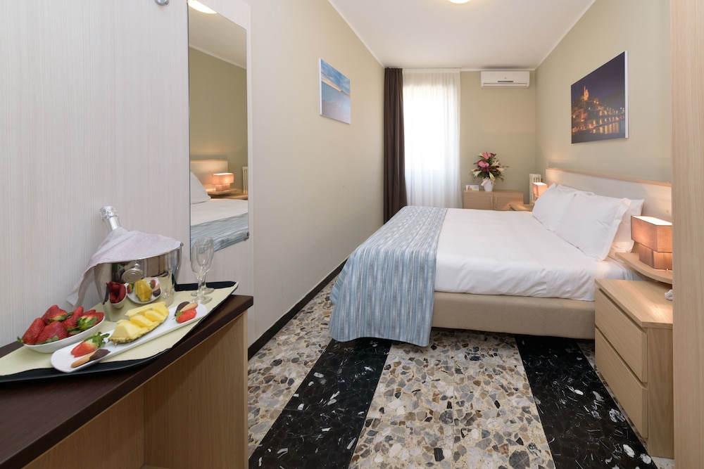 Hotel La Marina 23/63