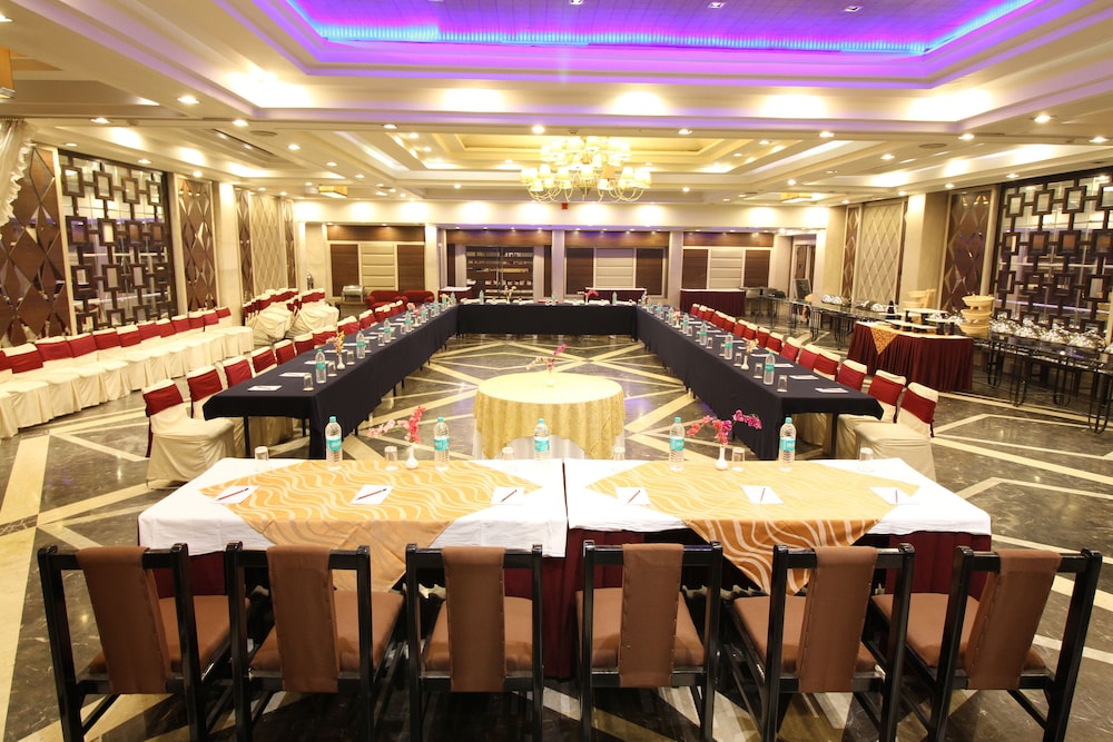 Hotel Chanakya Patna 24/34