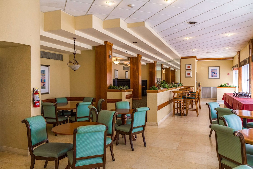 North Miami Beach Gardens Inn & Suites 35/42