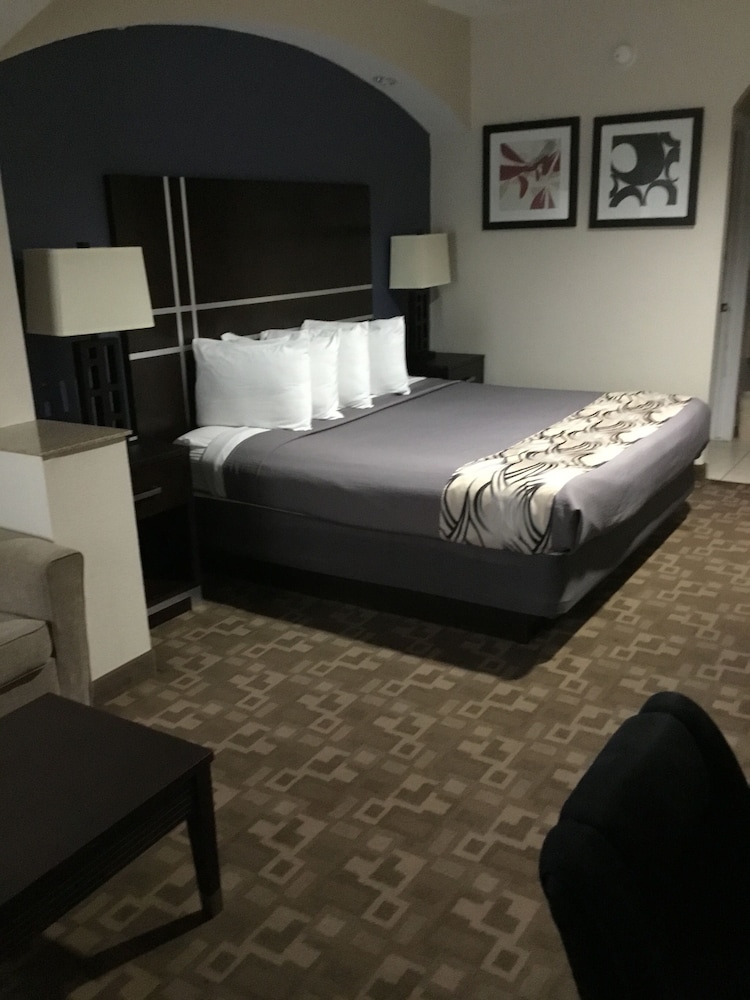 Regency Inn & Suites Baytown 29/62
