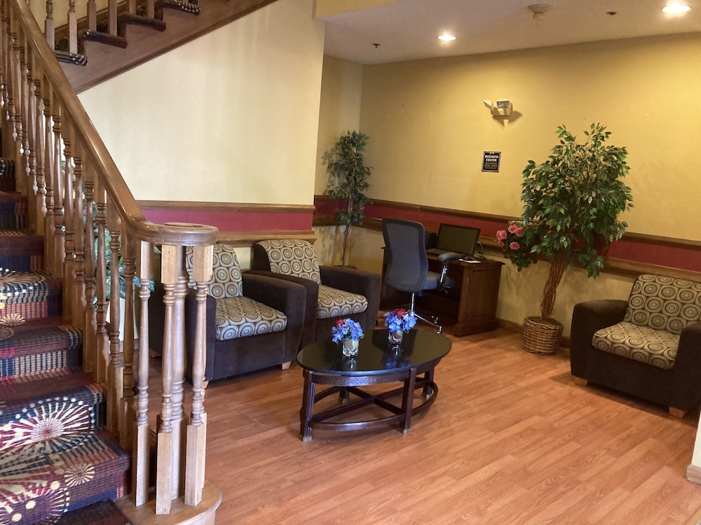 Super 8 By Wyndham Martinsville 25/30