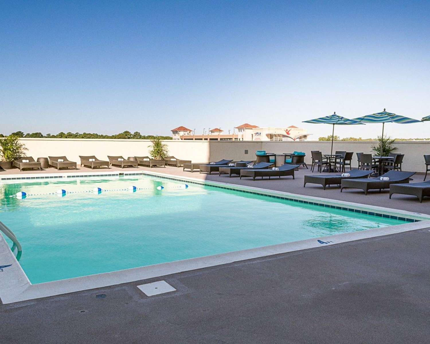 Comfort Suites Beachfront 11/16