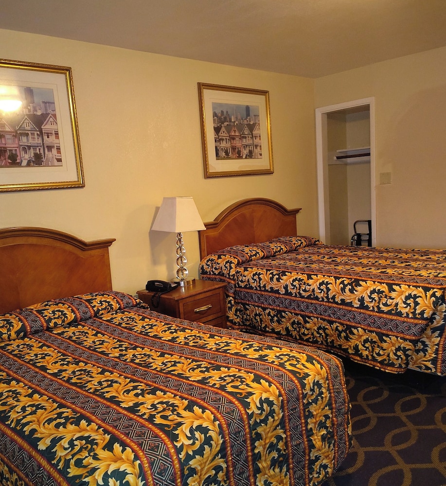 Holiday Motel Oakdale 51/66