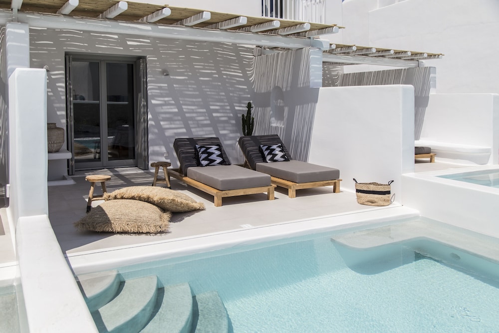 Adorno Beach Hotel and Suites 7/76