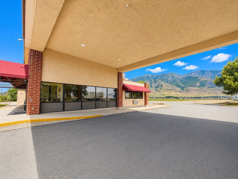 Days Inn by Wyndham Lake Point 33/40
