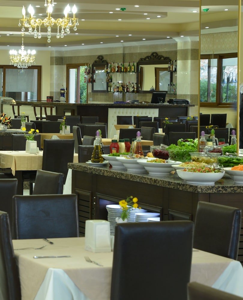 RIVERSIDE GARDEN RESORT(FORMERLY RIVERSIDE HOLIDAY VILLAGE) 15/36