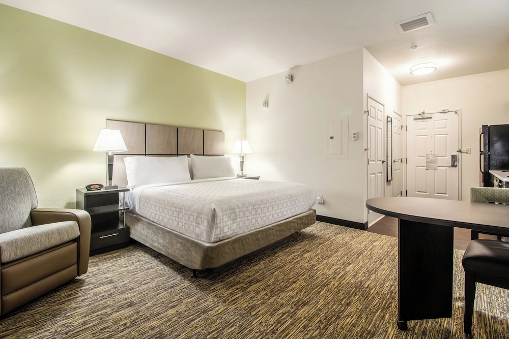 Candlewood Suites 19/48