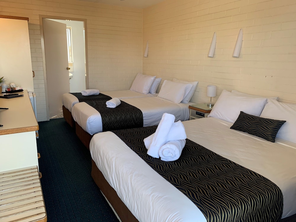 Crest Motor Inn 16/39