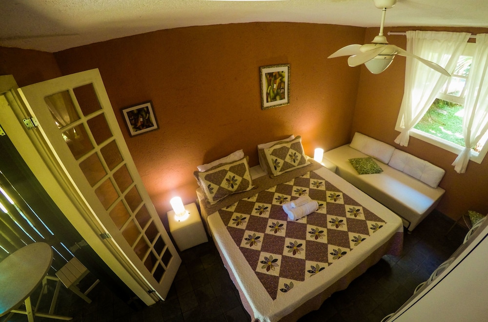 Praia Da Crena Inn 8/42