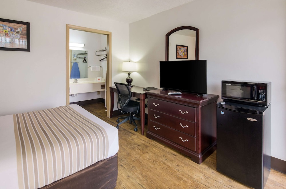 Econo Lodge Marion I-81 29/36