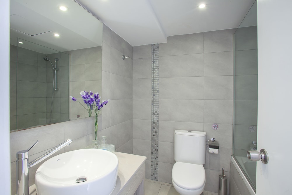 Limanaki Beach Hotel & Suites 8/36