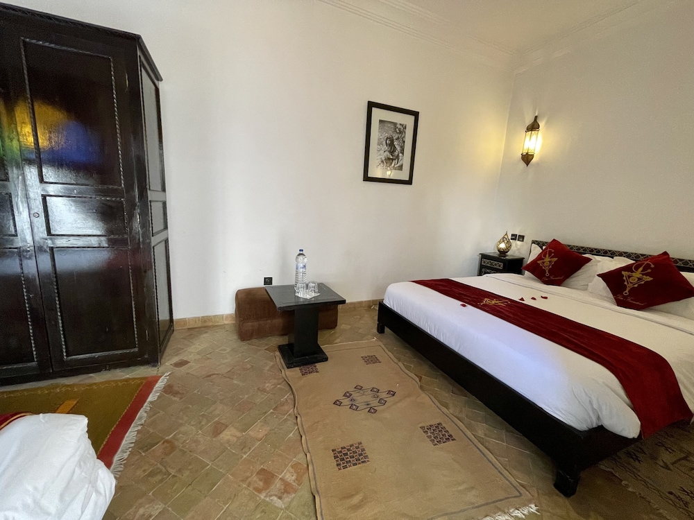 غرفة عائلية بسرير كوين وسريرين منفصلين بإطلالة على الفناء بغرفة نوم واحدة، Riad Dar Foundouk & Spa 2/10
