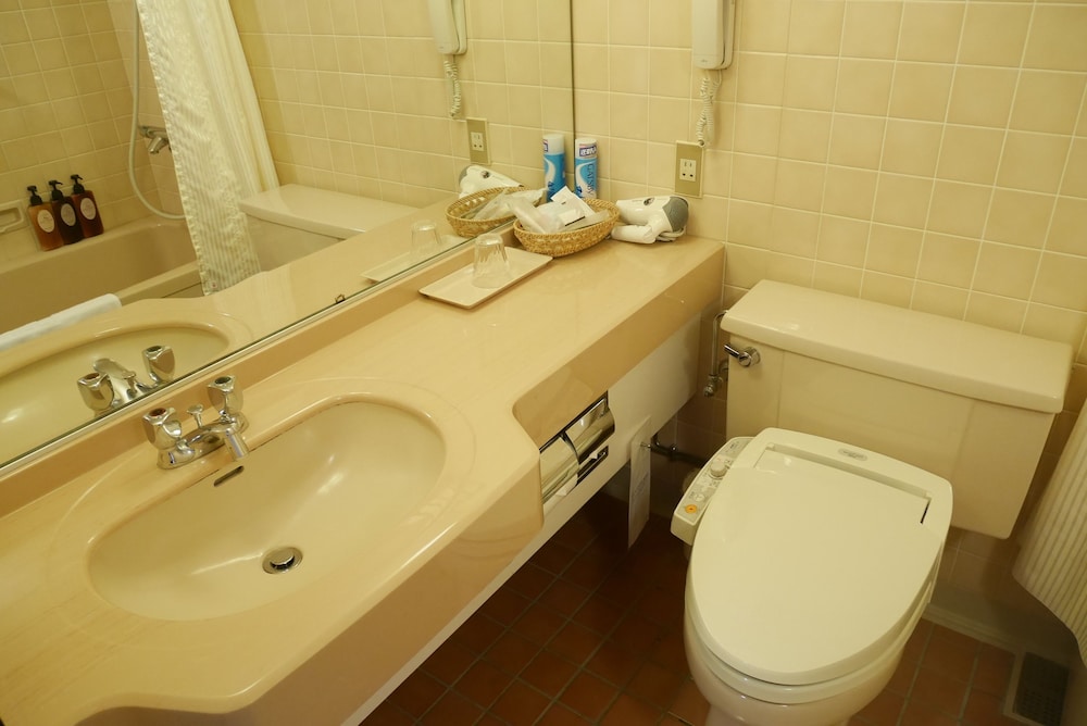 Rembrandt Hotel Atsugi 60/63