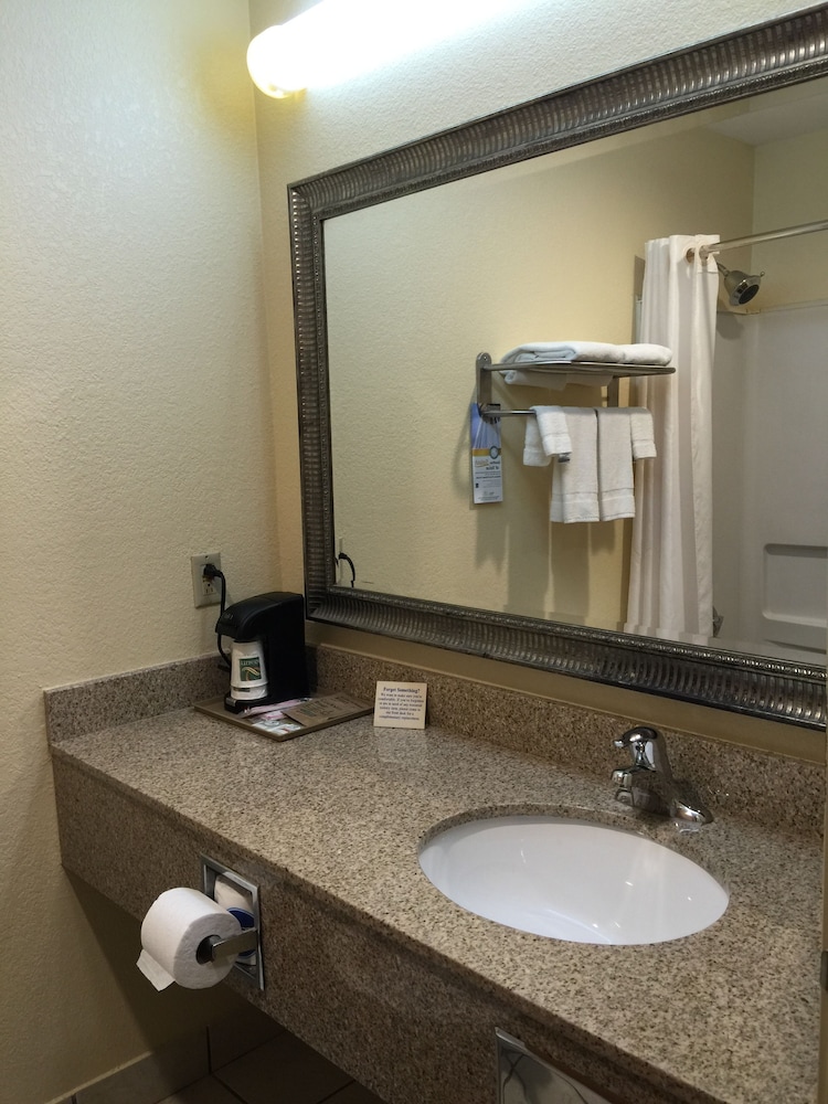 Quality Inn West Of Asheville 22/38