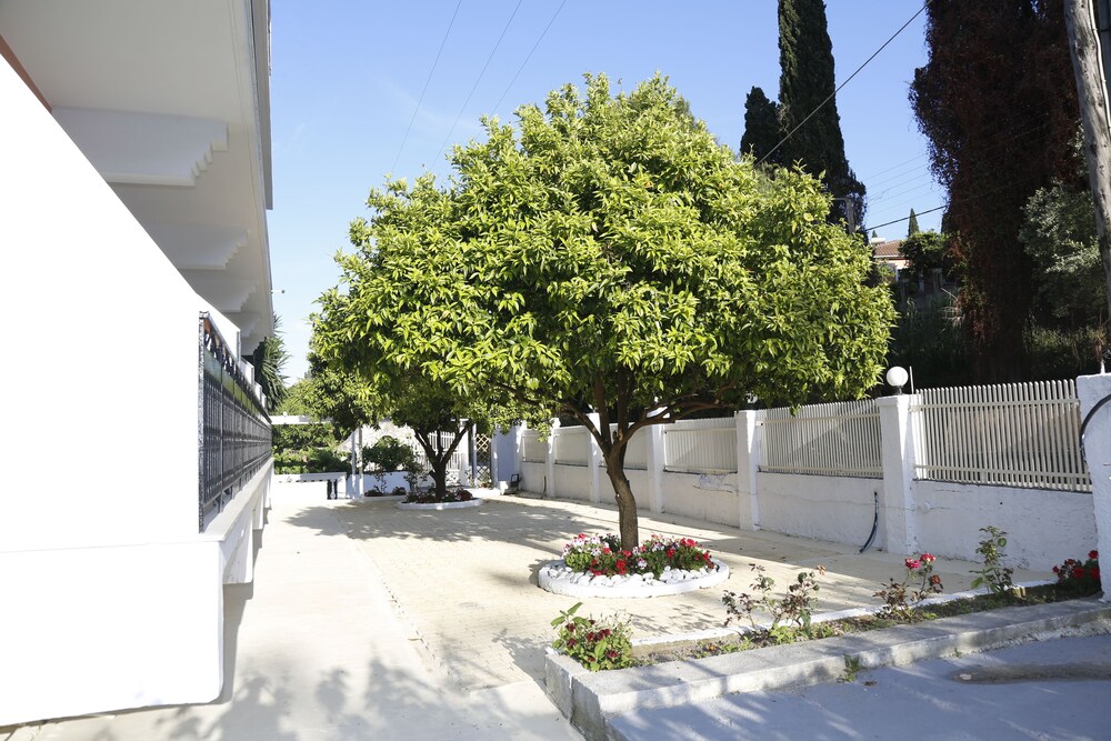 Aristides Studios 29/34